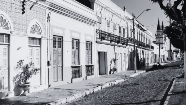 Trecho da rua Cel. Alexanzito, popularmente conhecida por Rua Grande. Aracati-CE.